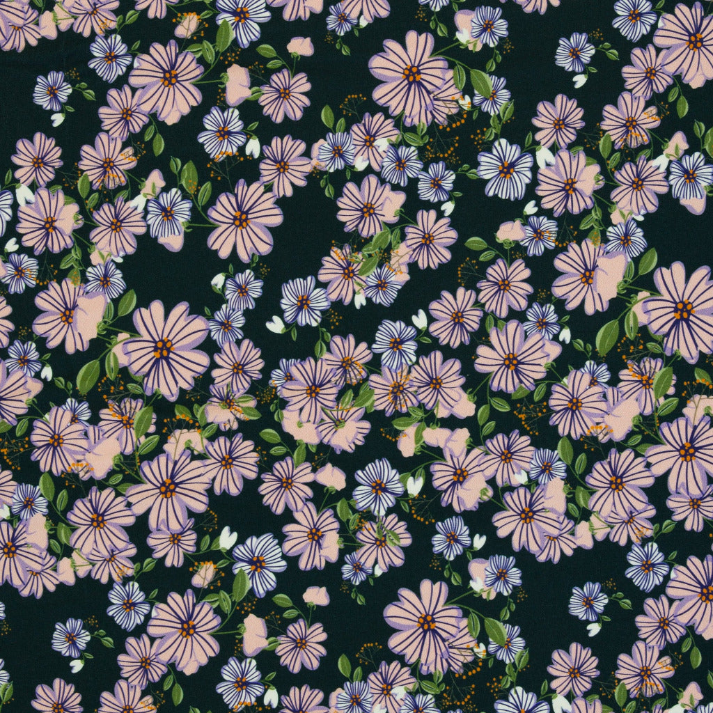 schöner Viskose Jersey Stoff mit Blumenmotiven auf dunkelblauem Untergrund