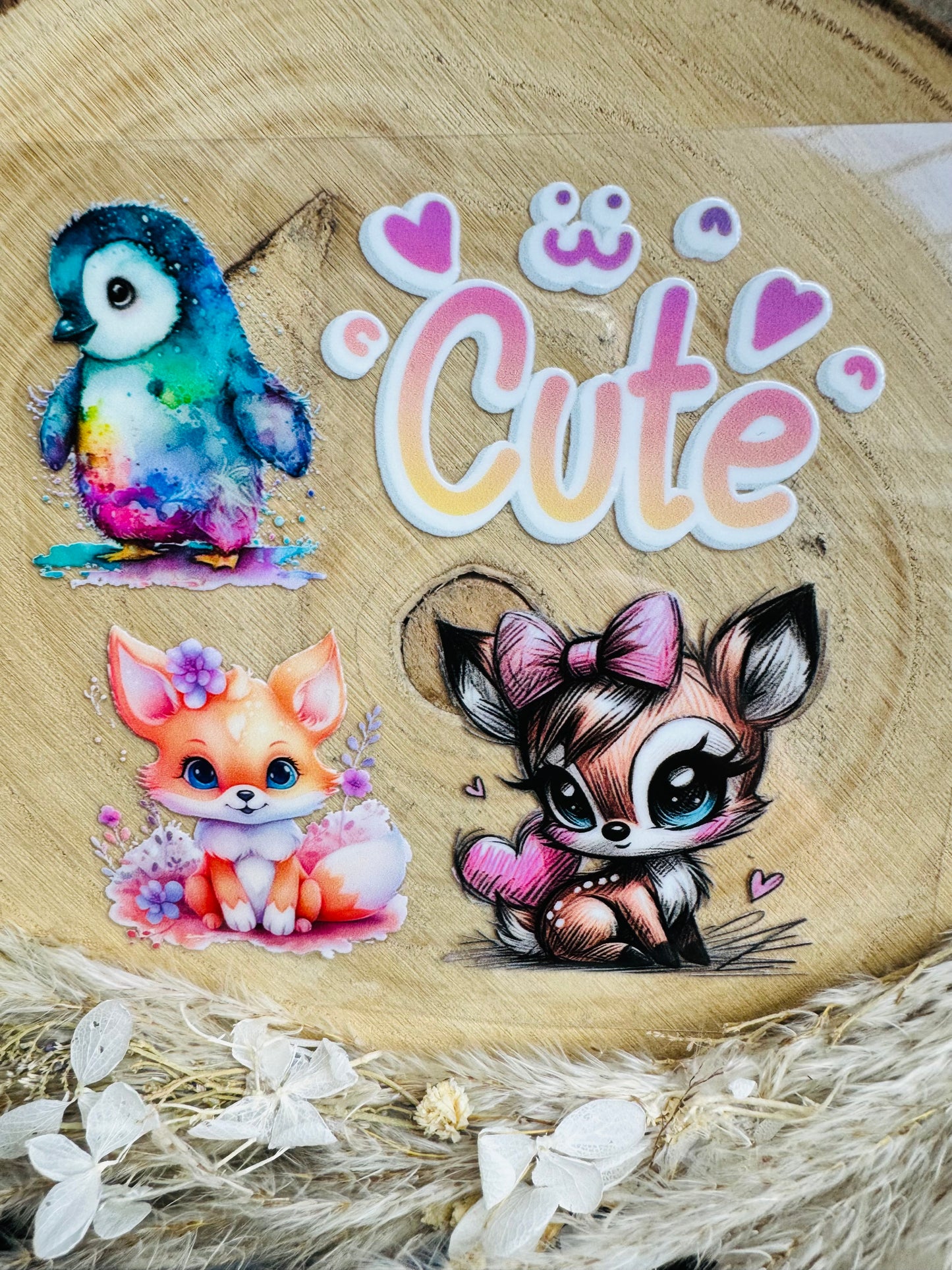 UV-Sticker Set mit einem kleinem Fuchs einem kleinen Reh und einem kleinen pinguin und dem Spruch Cute mit Herzchen