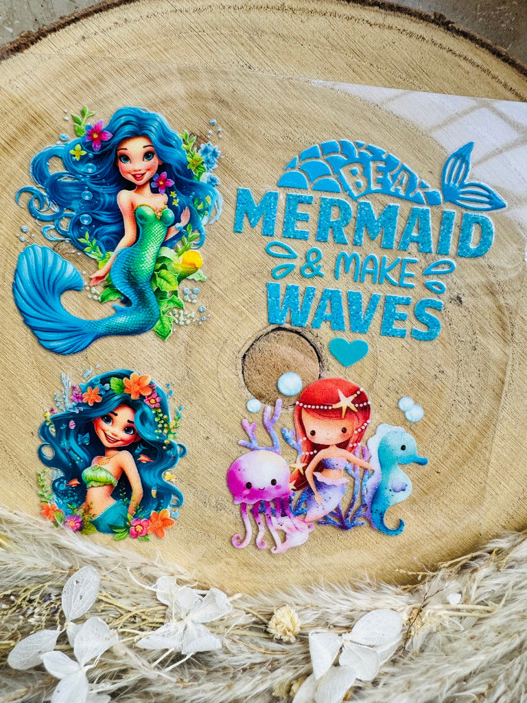 UV-Sticker Set mit 3 süßen Meerjungfrauen und dem Spruch Mermaid make waves in blauen Farben
