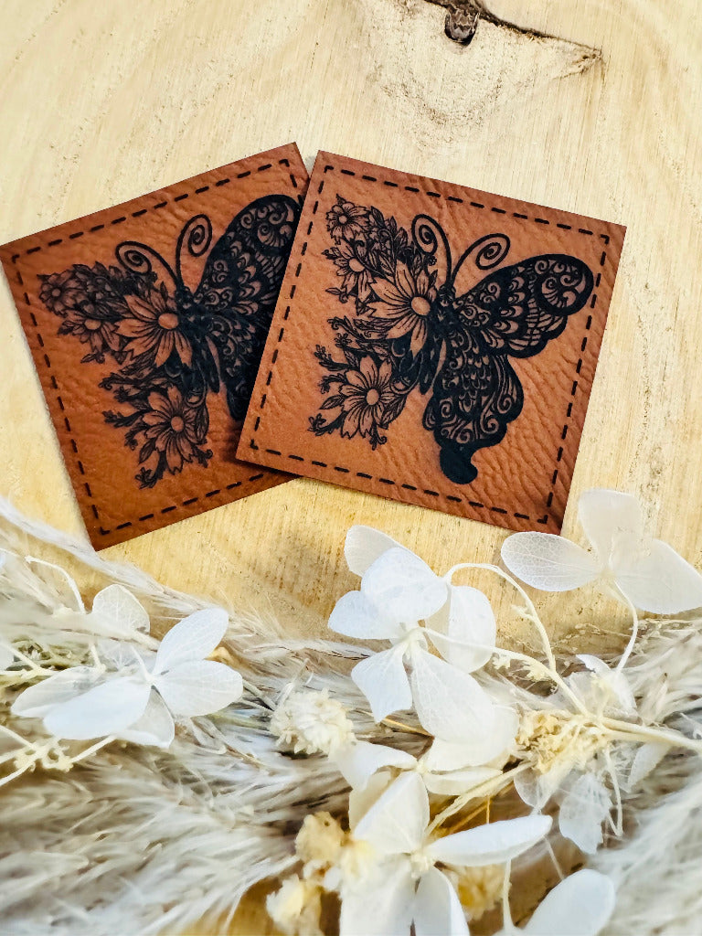 superweiches braunes Kunstlederlabel mit einem tollen Schmetterling abgebildet