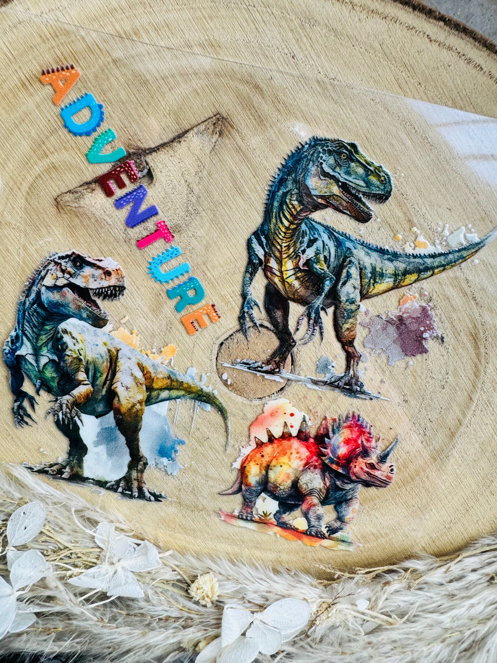 UV-Sticker Set mit 3 Dinos und dem Spruch Adventure in bunten Farben