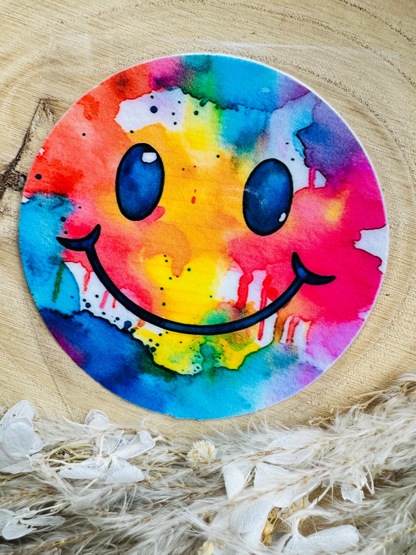 UV-Sticker mit einem lächelndem Smiley in bunten Aquarell Farben