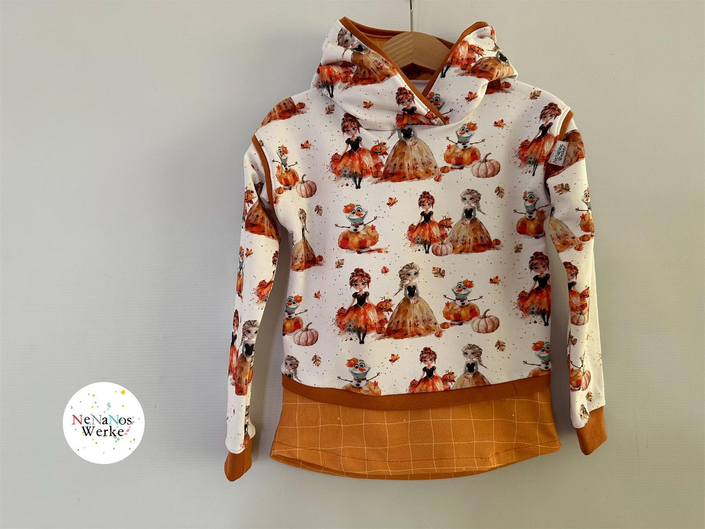 wunderschöner Kapuzen Pullover mit dem Prinzessinneen Halloween Motiv