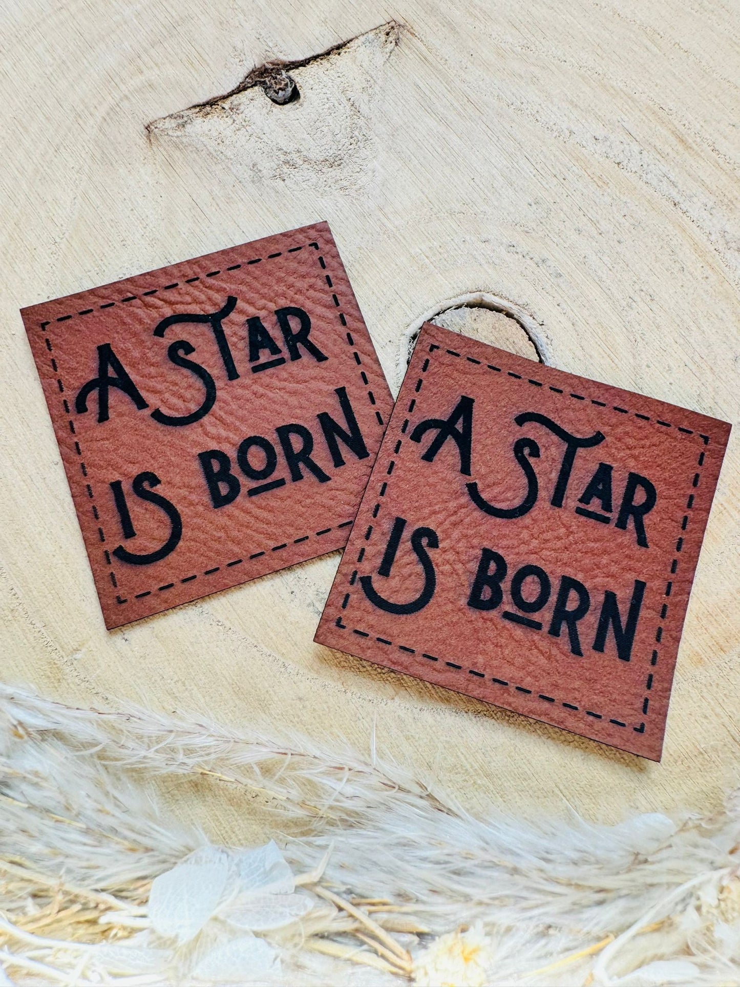 braunes PU-Label mit dem Spruch A Star is Born