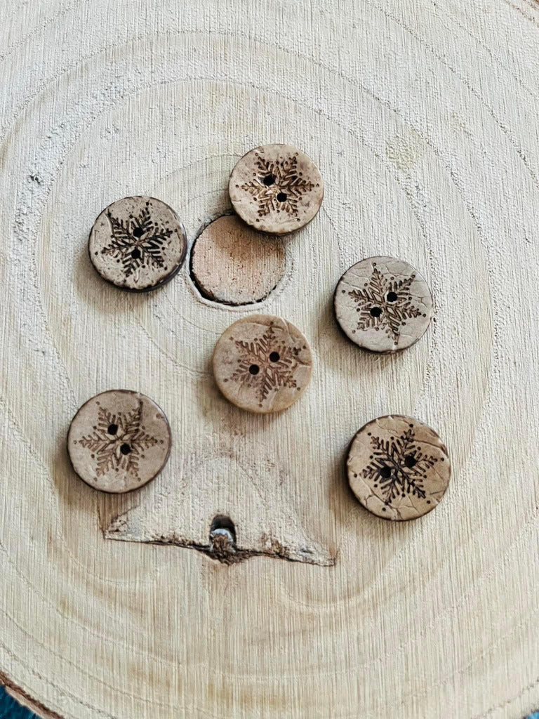 Kokosknopf rund mit einer Schneeflocke