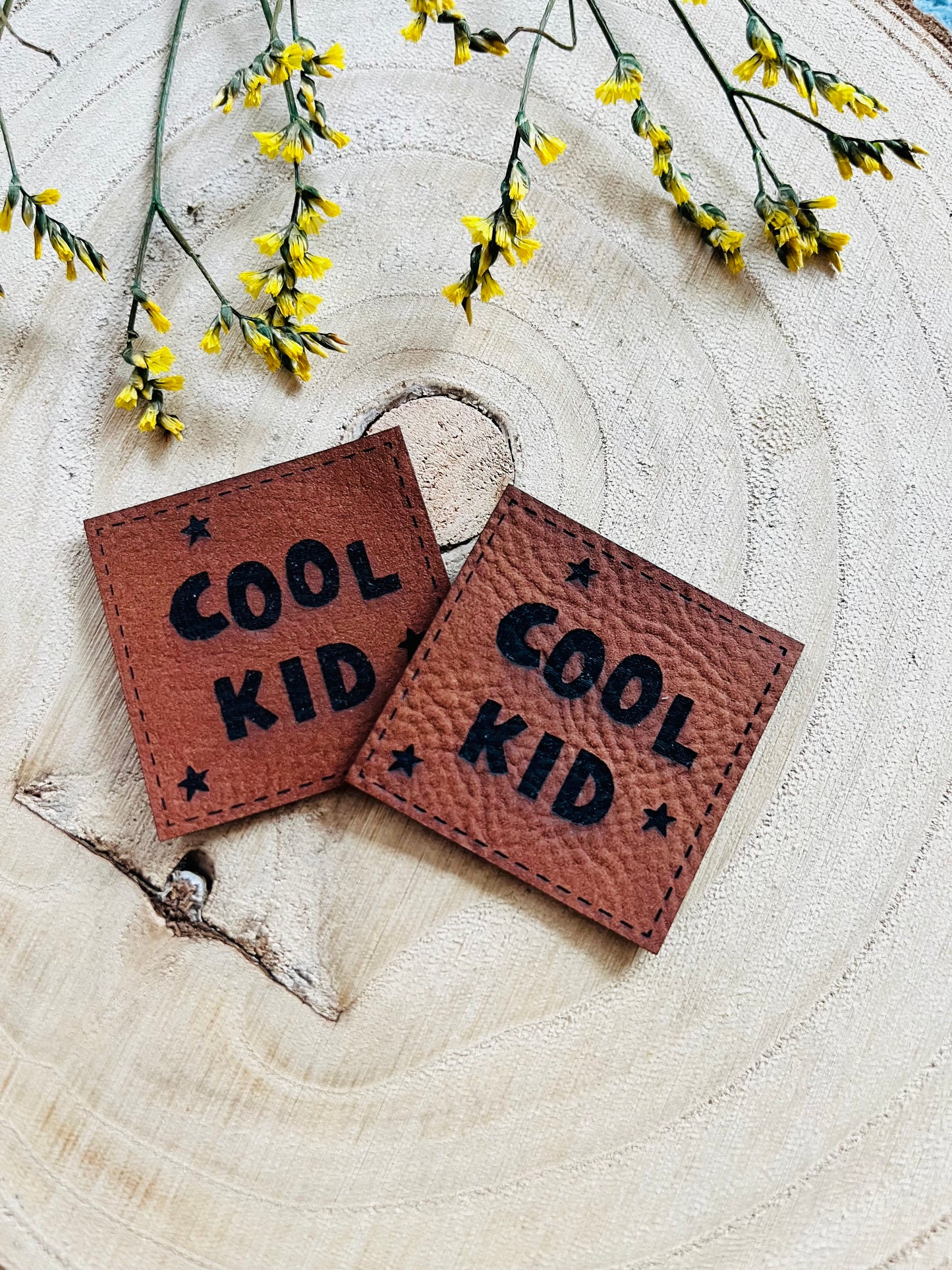 braunes U-Label mit dem Spruch Cool Kid