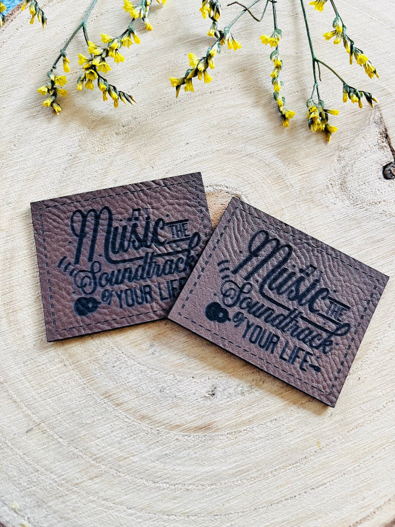 braunes PU-Label mit dem Spruch Music the soundtrack of your Life