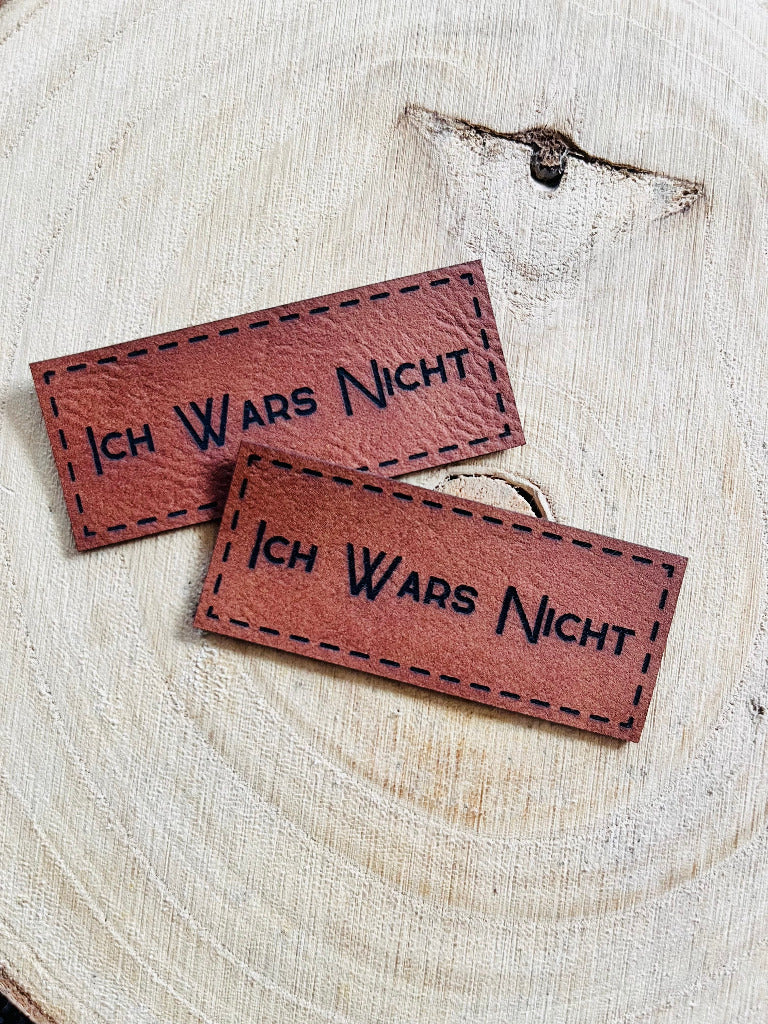 superweiches braunes Kunstlederlabel mit dem Spruch Ich wars Nicht