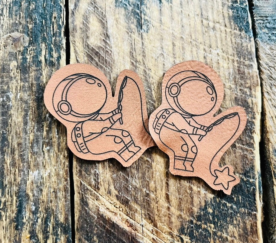 Label mit einem Astronauten, der einen Stern an einer Angel hält