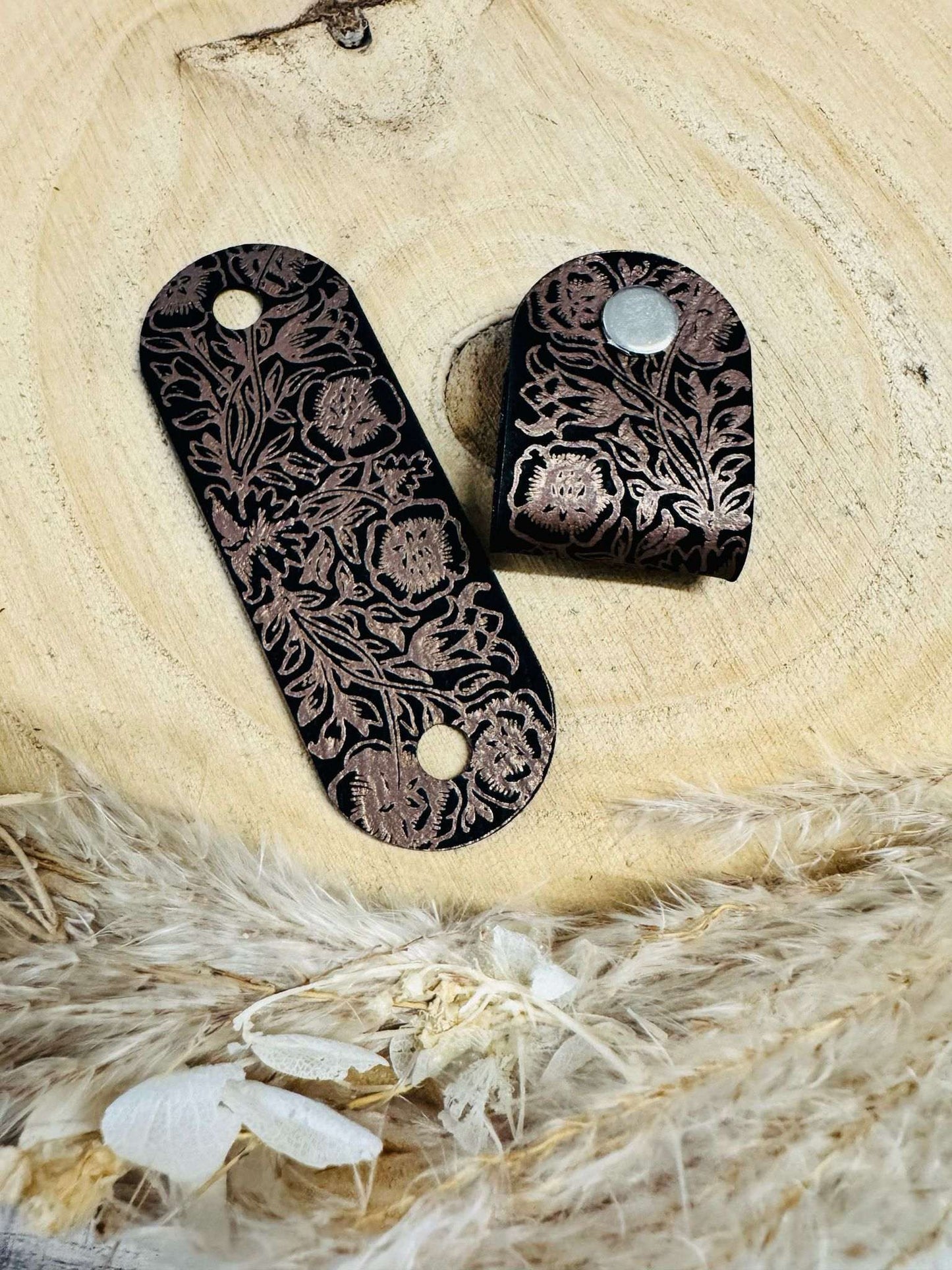 superweiches schwarz kupfernes Knicklabel mit Blumenmotiv Magnolien