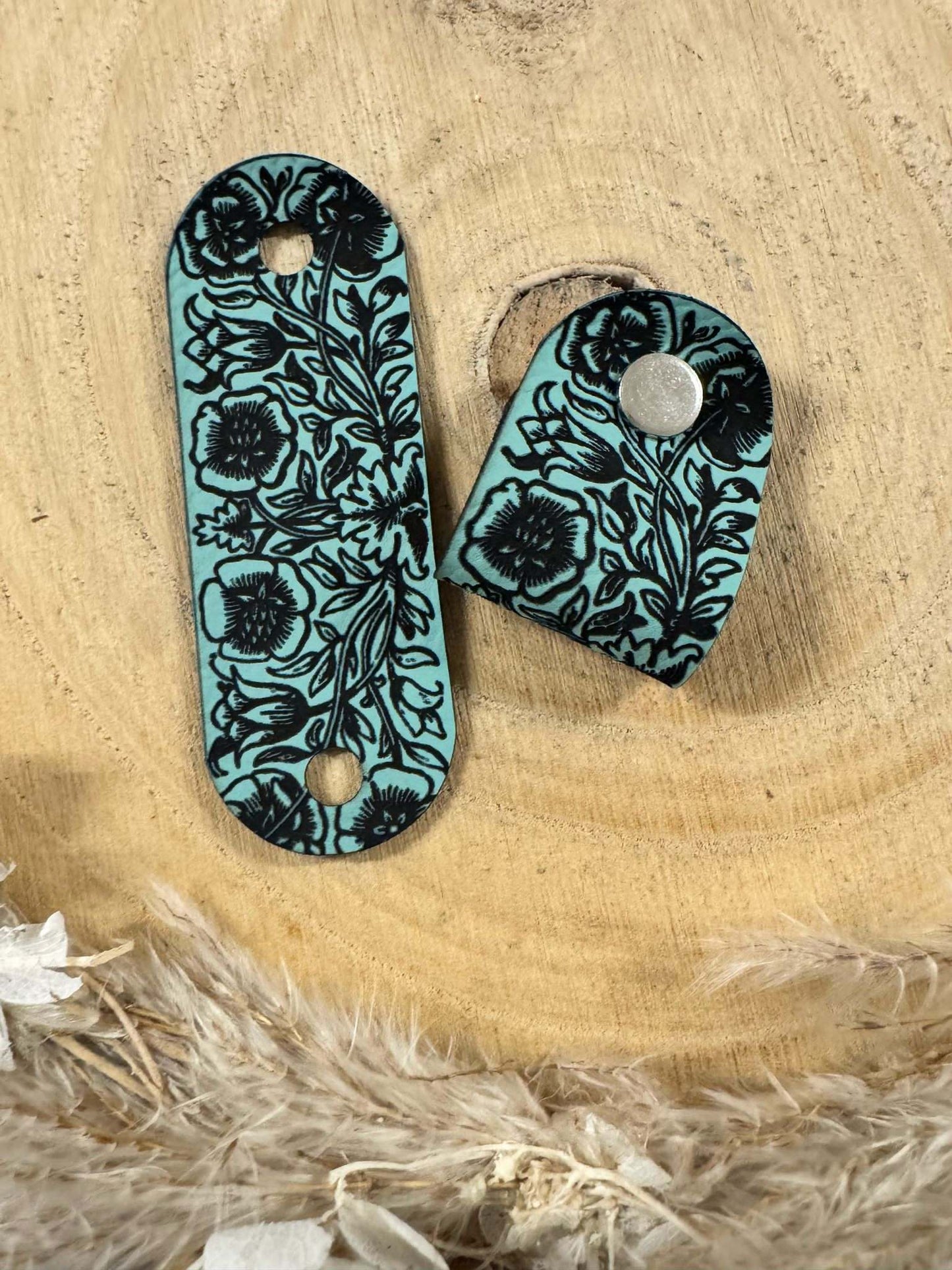 superweiches Knicklabel mit Blumenmotiv Magnolien in tuerkis
