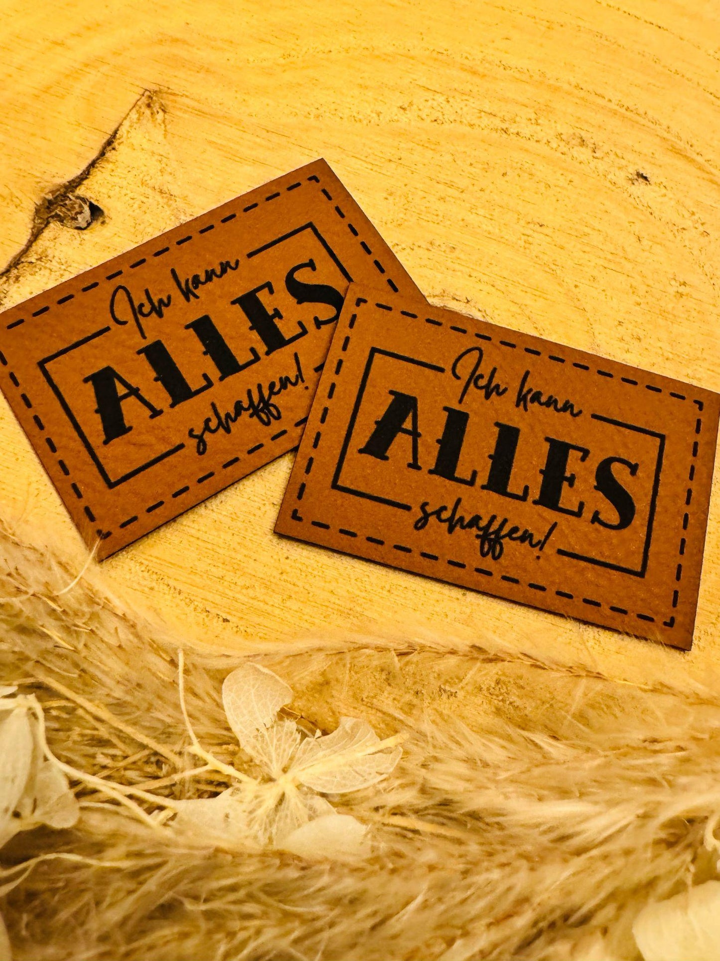 tolles superweiches braunes Kunstlederlabel mit dem Spruch Ich kann Alles schaffen Ausrufezeichen