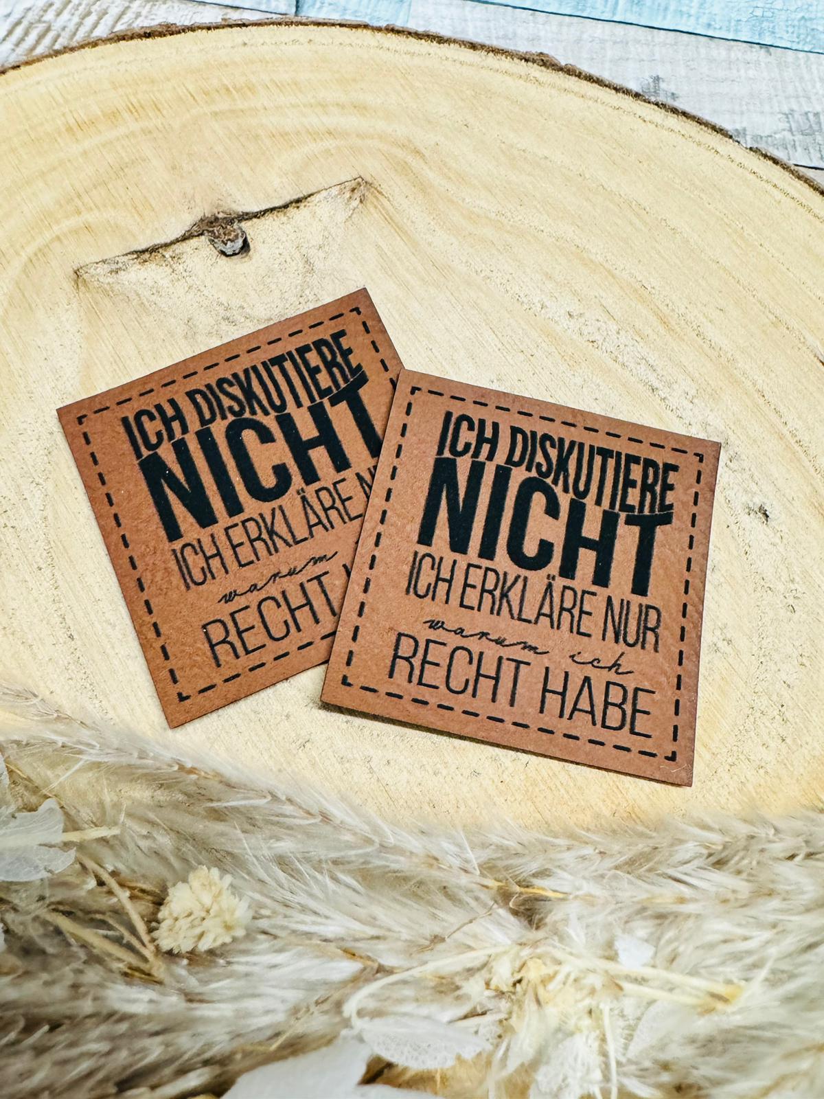 braunes christmas kunstlederlabel mit dem spruch ich diskutiere nicht ich erkläre nur warum ich recht habe