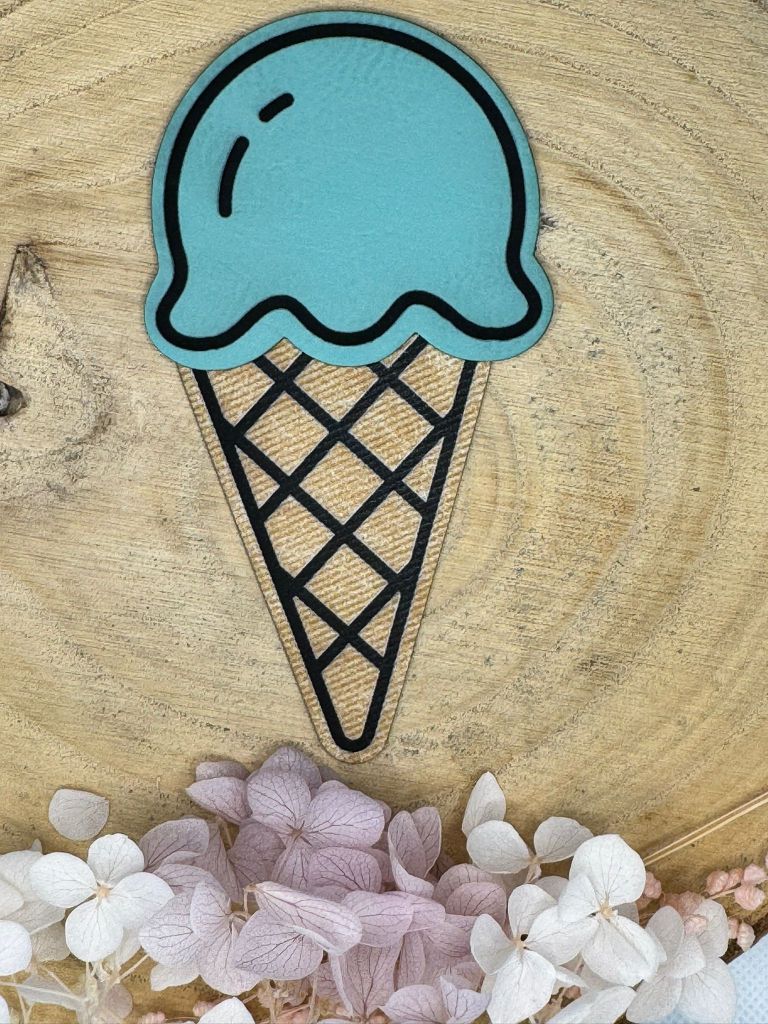 superweiches Kunstlederlabel in Form einer Eiskugel Variante Schlumpfeis blau