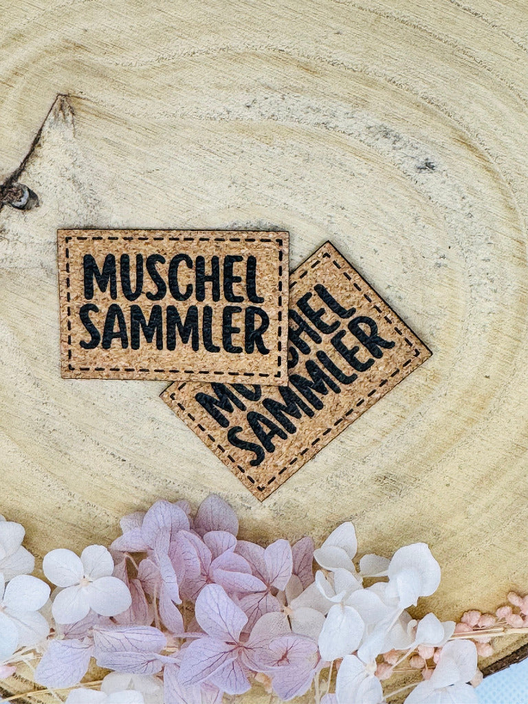 superweiches Kunstlederlabel in Kork Optik mit dem Spruch MuschelSammler