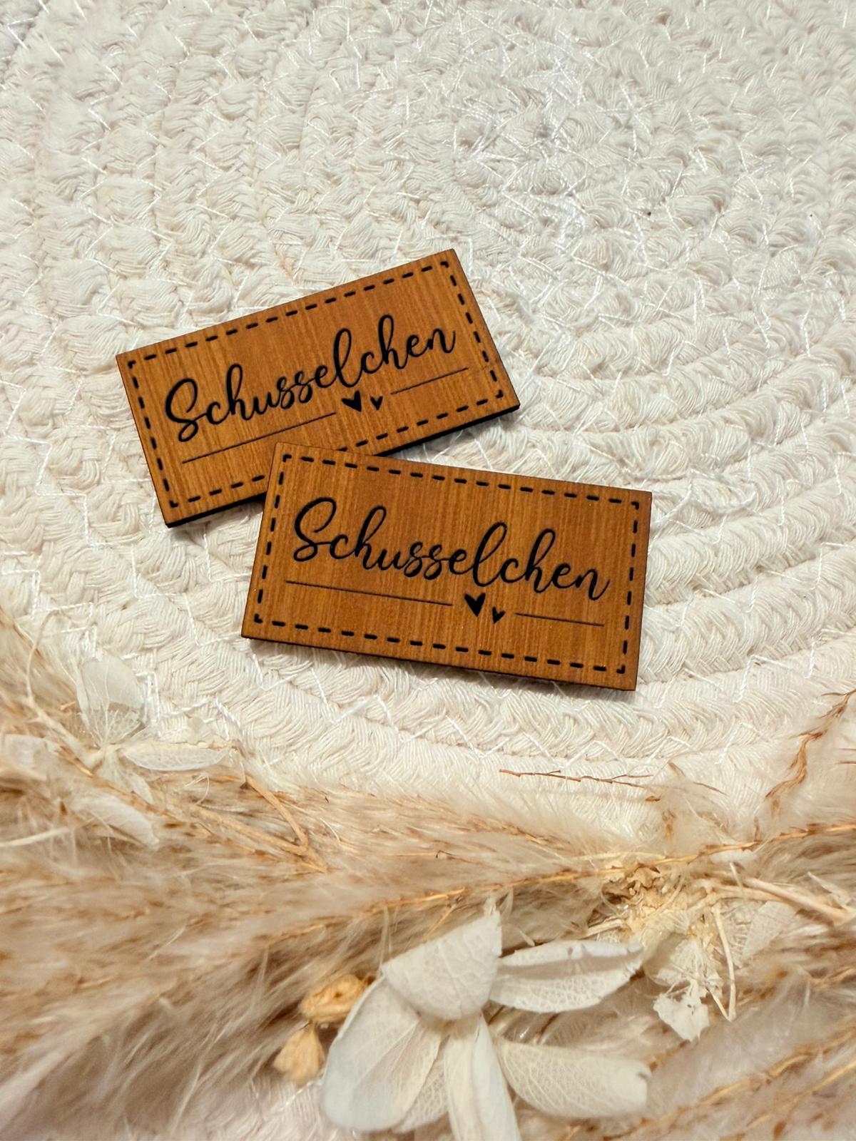 superweiches Kunstlederlabel in Bambus Optik mit dem Spruch Schusselchen