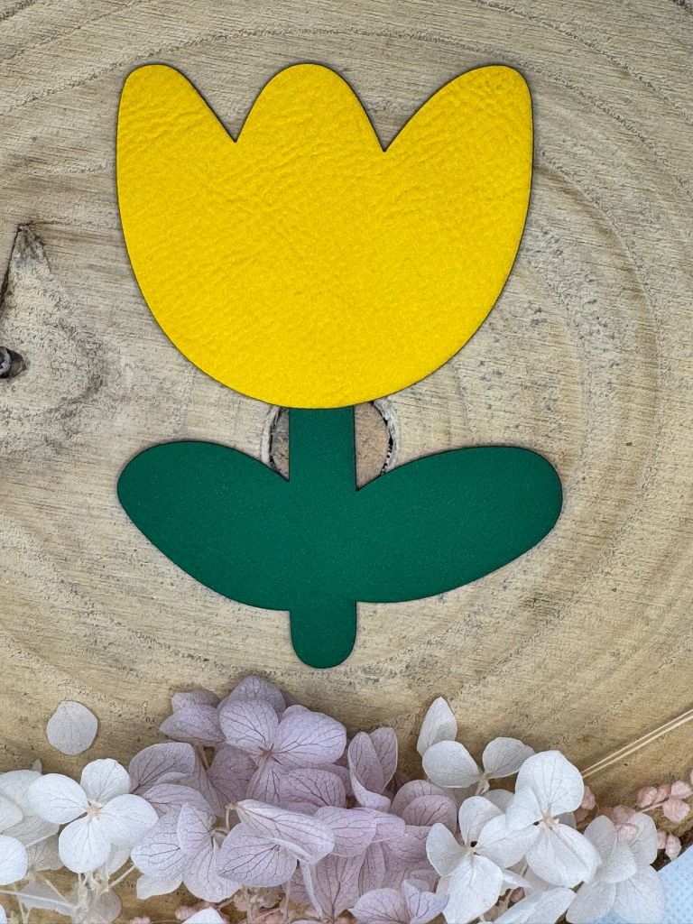 superweiches zweiteiliges Kunstlederlabel in Form einer Tulpe Stängel Grün Blüte gelb
