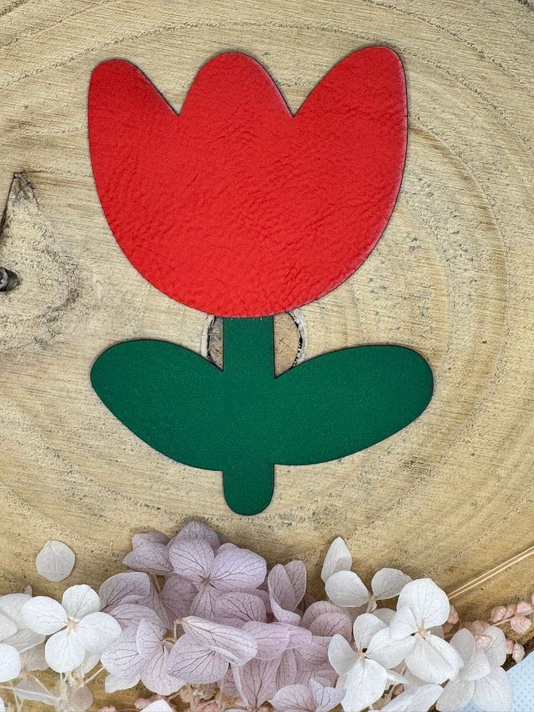superweiches zweiteiliges Kunstlederlabel in Form einer Tulpe Stängel grün Blüte hellrot