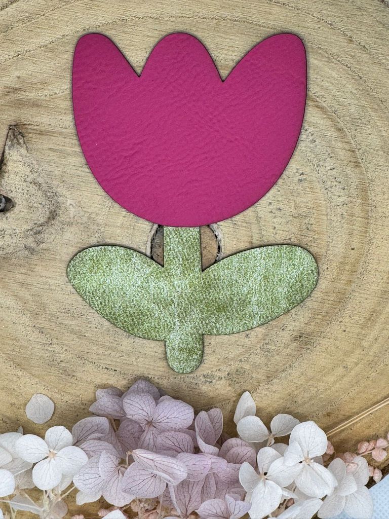 superweiches zweiteiliges Kunstlederlabel in Form einer Tulpe Stängel Hellgrün Blüte violett