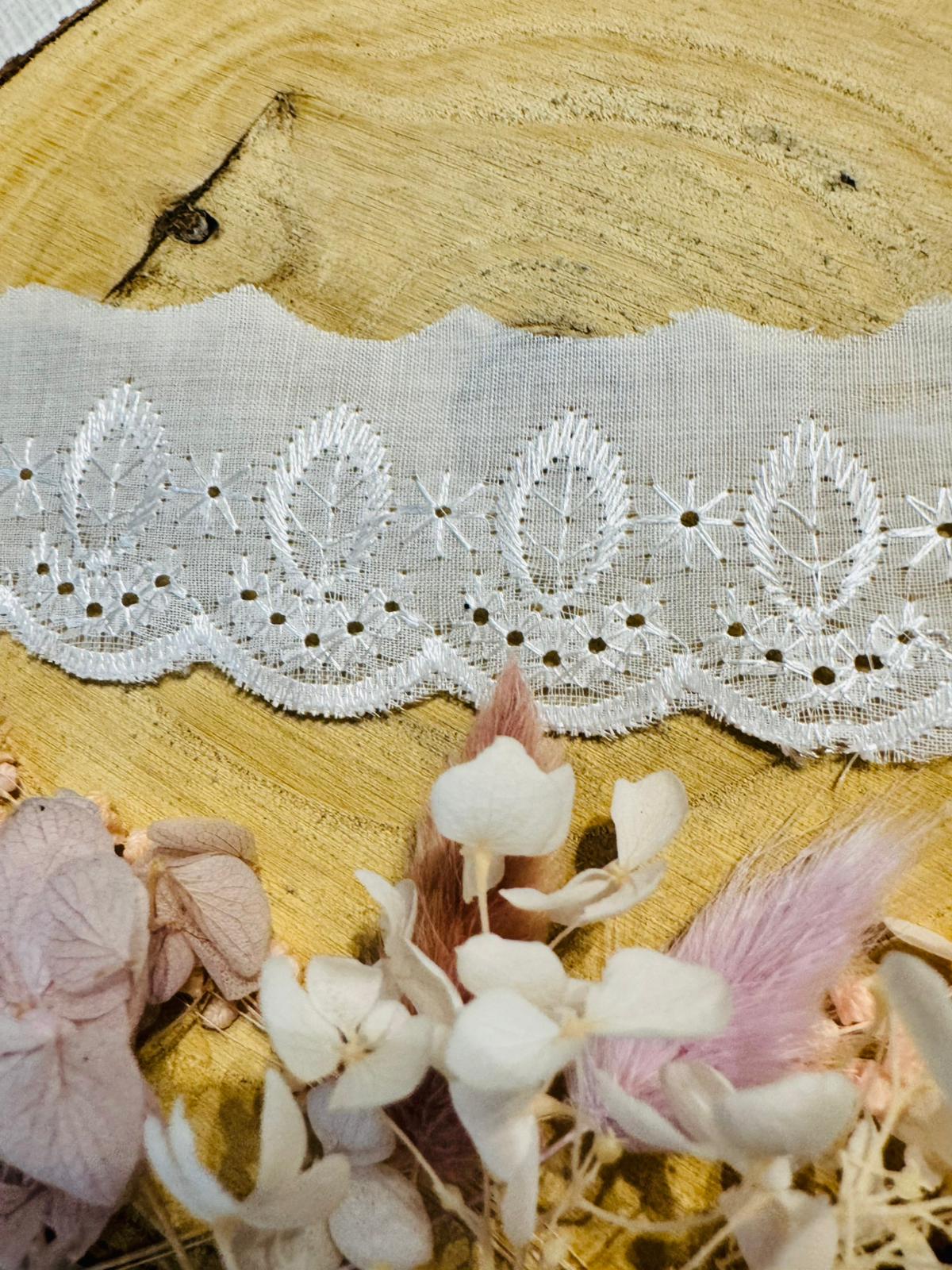 Baumwoll Wäsche Spitze mit einem durchgehenden Lochmuster in weiss