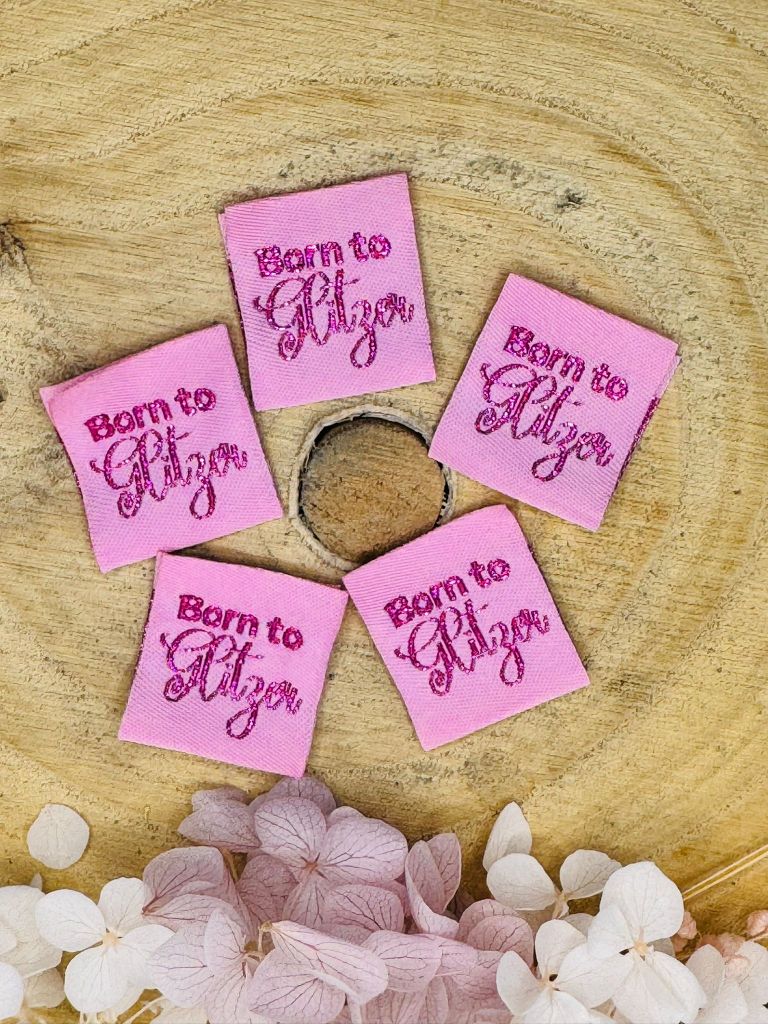 tolles rosa Weblabel mit dem Spruch Born to Glitzer in Glitzerschrift
