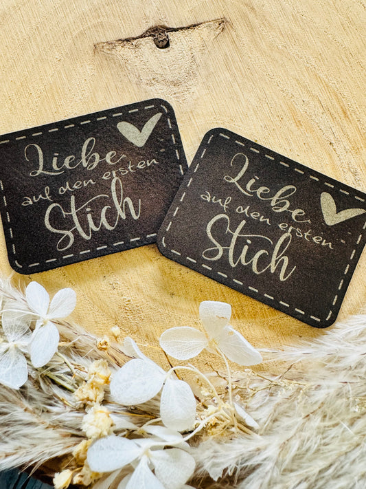 Kunstlederlabel auf den ersten Stich braun/gold