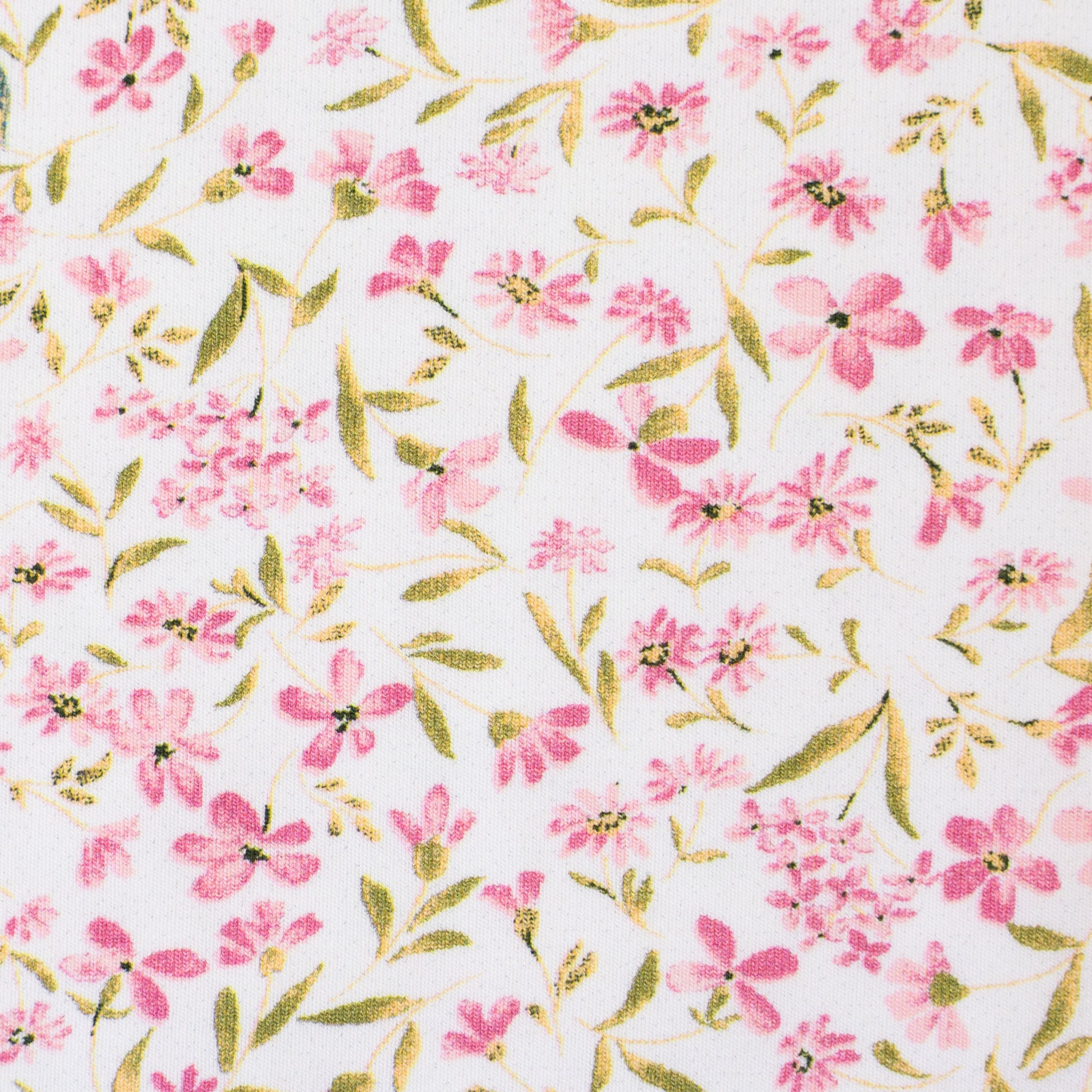 wunderschöner Bio Jersey Stoff mit kleinen zarten Blumenmotiven auf hellem Hintergrund