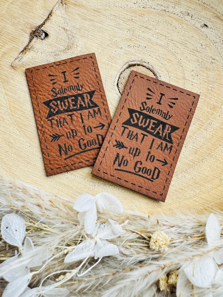 superweiches braunes Kunstlederlabel mit dem Spruch I Solemmly Swear that i am up to no Good