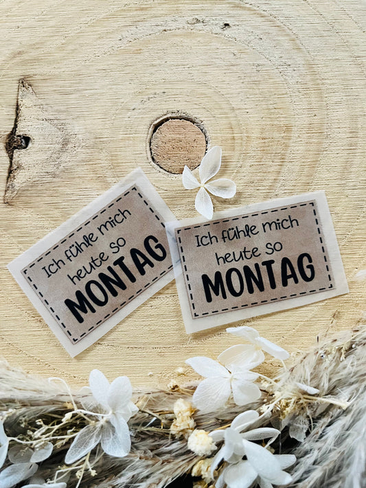hellbraunes Bügellabel mit dem Spruch Ich fühle mich heute so MONTAG in schwarzer Schrift