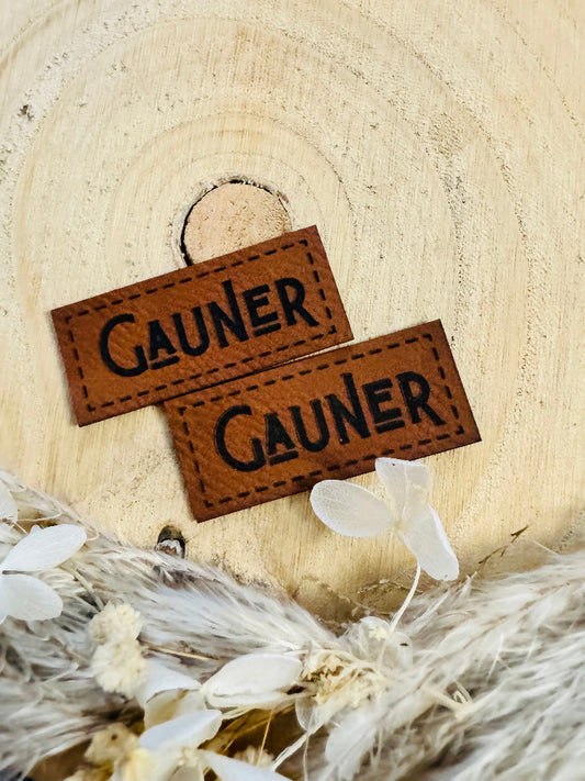 superweiches braunes Kunstlederlabel mit dem Wort GAUNER