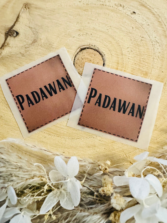 braunes Bügellabel mit dem Spruch PADAWAN in schwarzen Bucstaben