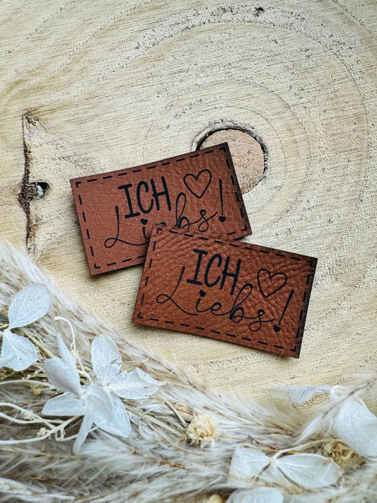 superweiches braunes Kunstlederlabel mit dem Spruch Ich liebs mit einem Herzchen