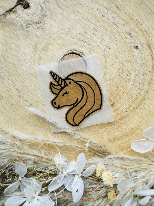 braunes Bügellabel Etikett mit einem kleinen Einhornkopf