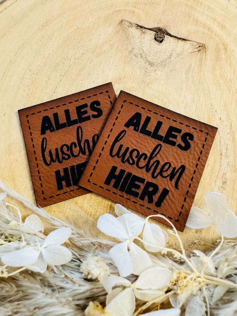 superweiches  braunes PU-Label mit dem Spruch ALLES luschen HIER ausrufezeichen