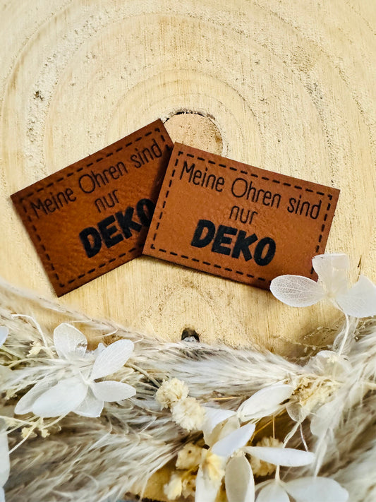 superweiches braunes Kunstlederlabel mit dem Spruch Meine Ohren sind nur DEKO