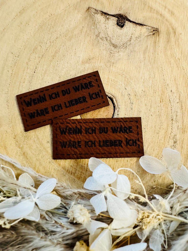 superweiches braunes Kunstlederlabel mit dem Spruch Wenn ich Du wäre wäre ich lieber Ich Ausrufezeichen