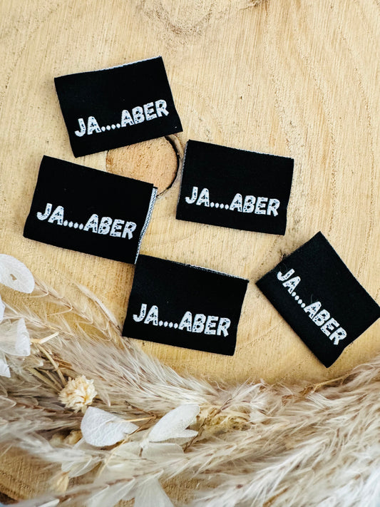 schwarzes Weblabel mit Spruch Ja... Aber in weisser Schrift