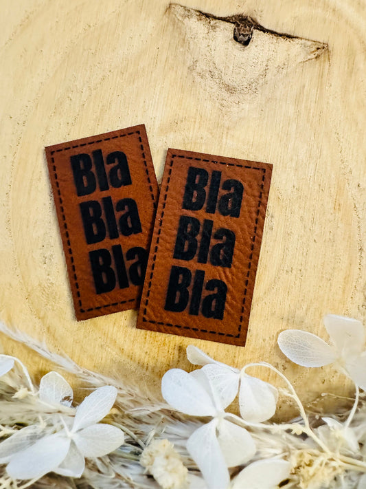 superweiches braunes Kunstlederlabel mit dem Spruch Bla Bla Bla