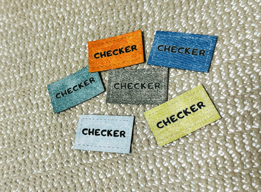 Kunstlederlabel in Denim Optik mit dem Spruch Checker in 6 farben