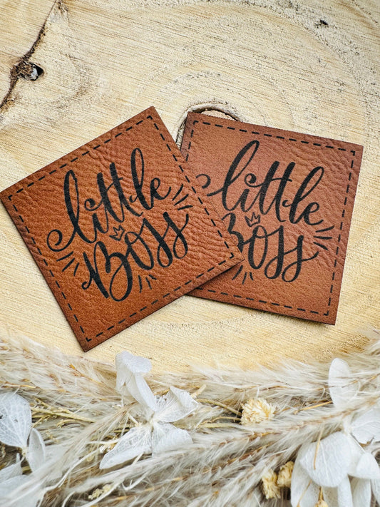 superweiches braunes Kunstleder-Label mit dem Spruch Little Boss