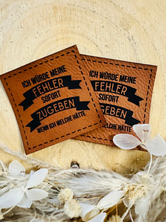 superweiches braunes Kunstlederlabel mit dem Spruch Ich würde meine Fehler sofort zugeben, wenn ich welche hätte