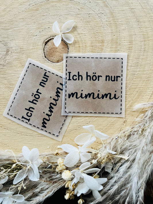 hellbraunes Bügellabel mit dem Spruch Ich hör nur mimimi in schwarzer Schrift