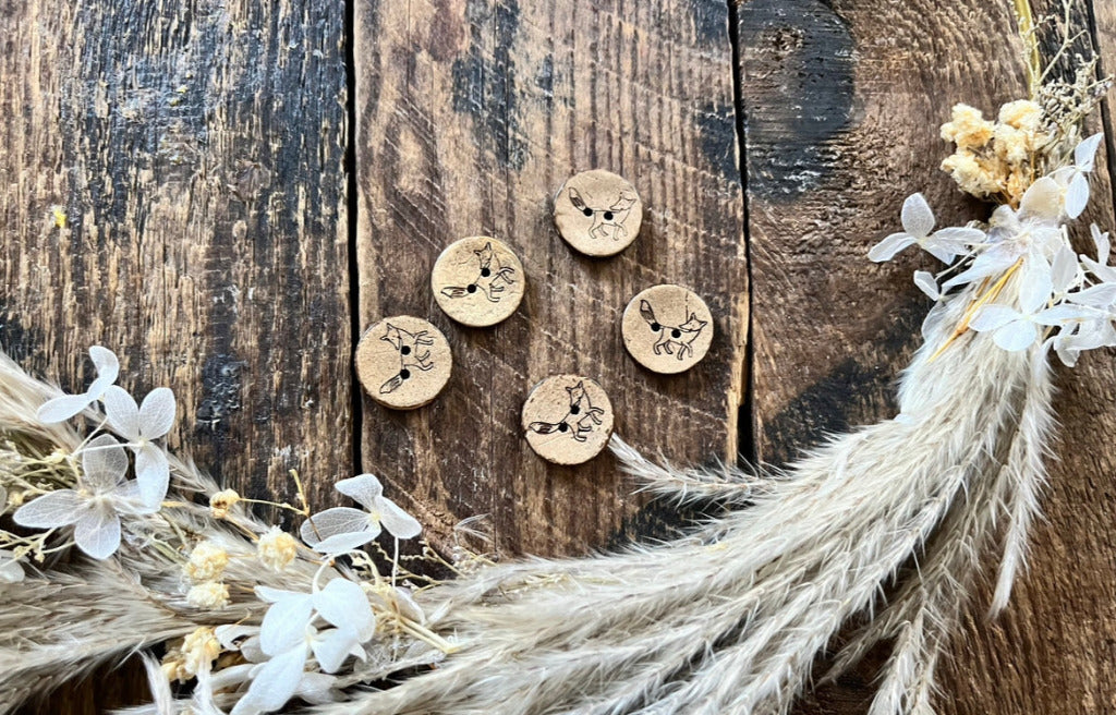 Kokosknopf mit einem kleinen laufenden Füchschen Durchmesser 20 mm