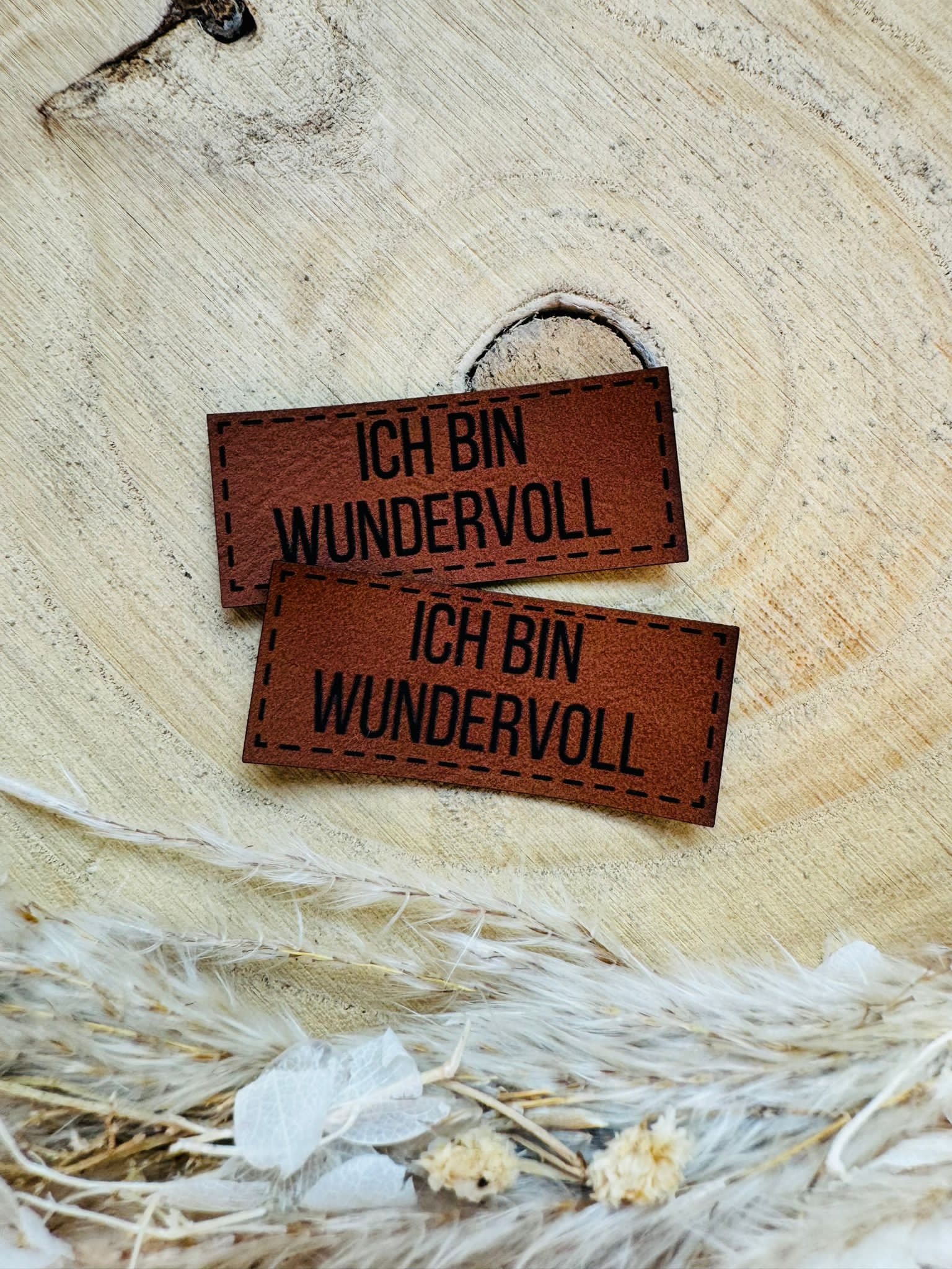 braunes PU-Label mit dem Spruch Ich bin Wundervoll