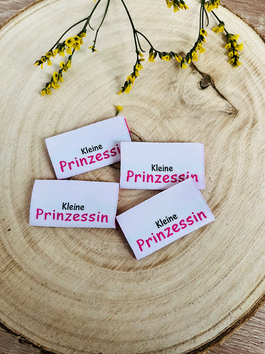 weisses Weblabel mit Spruch kleine Prinzessin in rosa Schrift