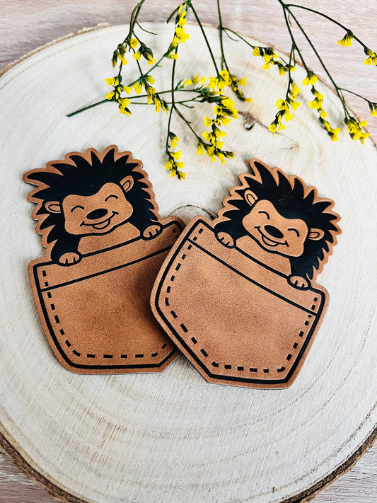 braunes taschen kunstlederlabel mit einem igel