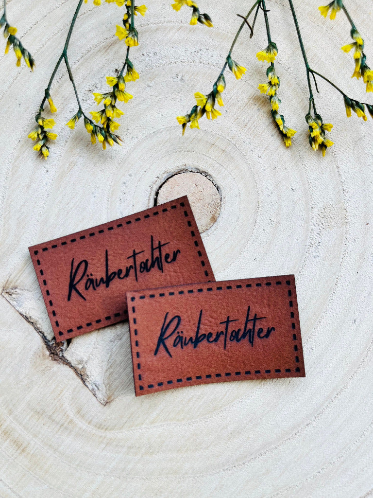 superweiches braunes PU-Label mit der Aufschrift Raeubertochter