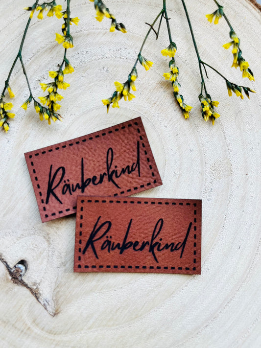 braunes PU-Label mit der Aufschrift Räuberkind