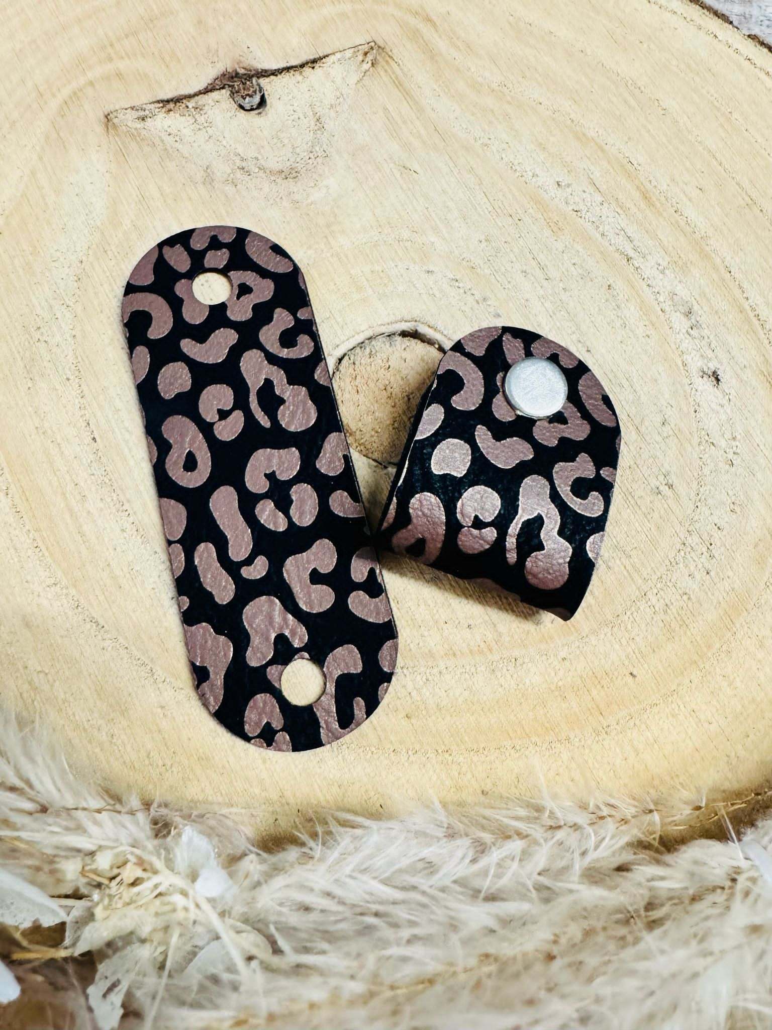 superweiches schwarz kupfernes Knicklabel mit dem Motiv Leo Print
