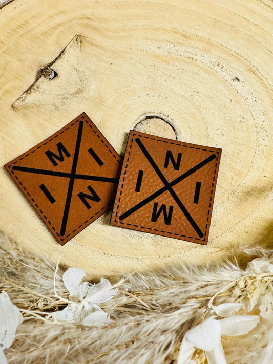 superweiches braunes Kunstlederlabel mit dem Spruch Mini
